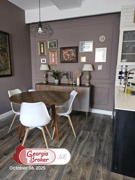 продается квартира с новым ремонтом 4-комнаты